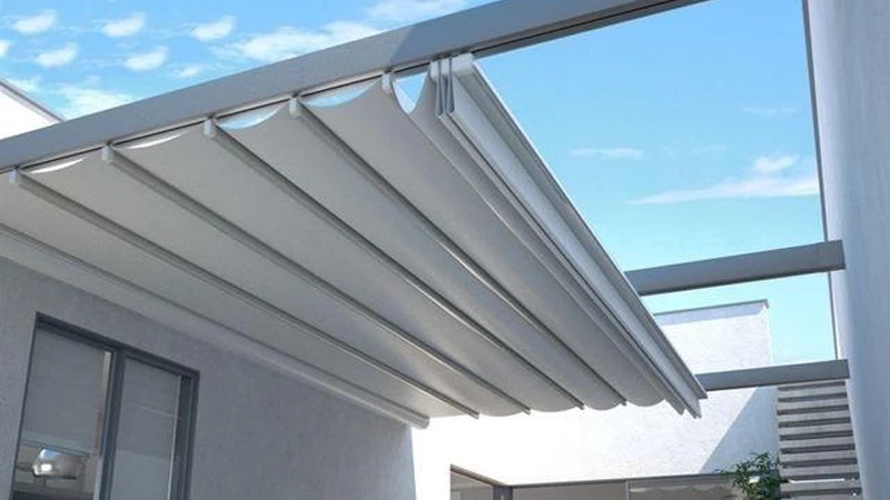 Pergotrax 13, pérgola retráctil de aluminio y lona