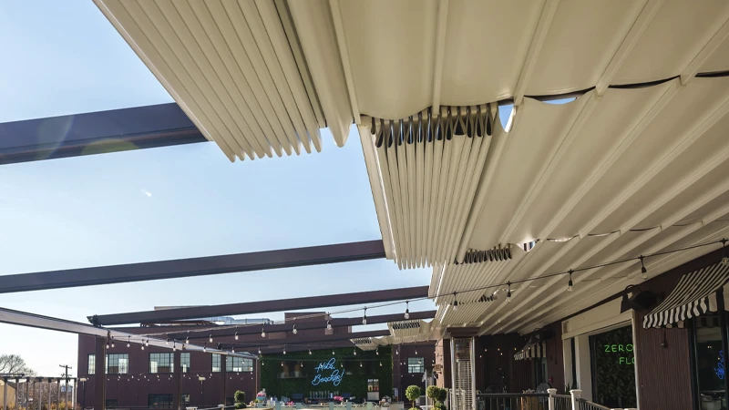 Pergotrax 16, pérgola retráctil de aluminio y lona
